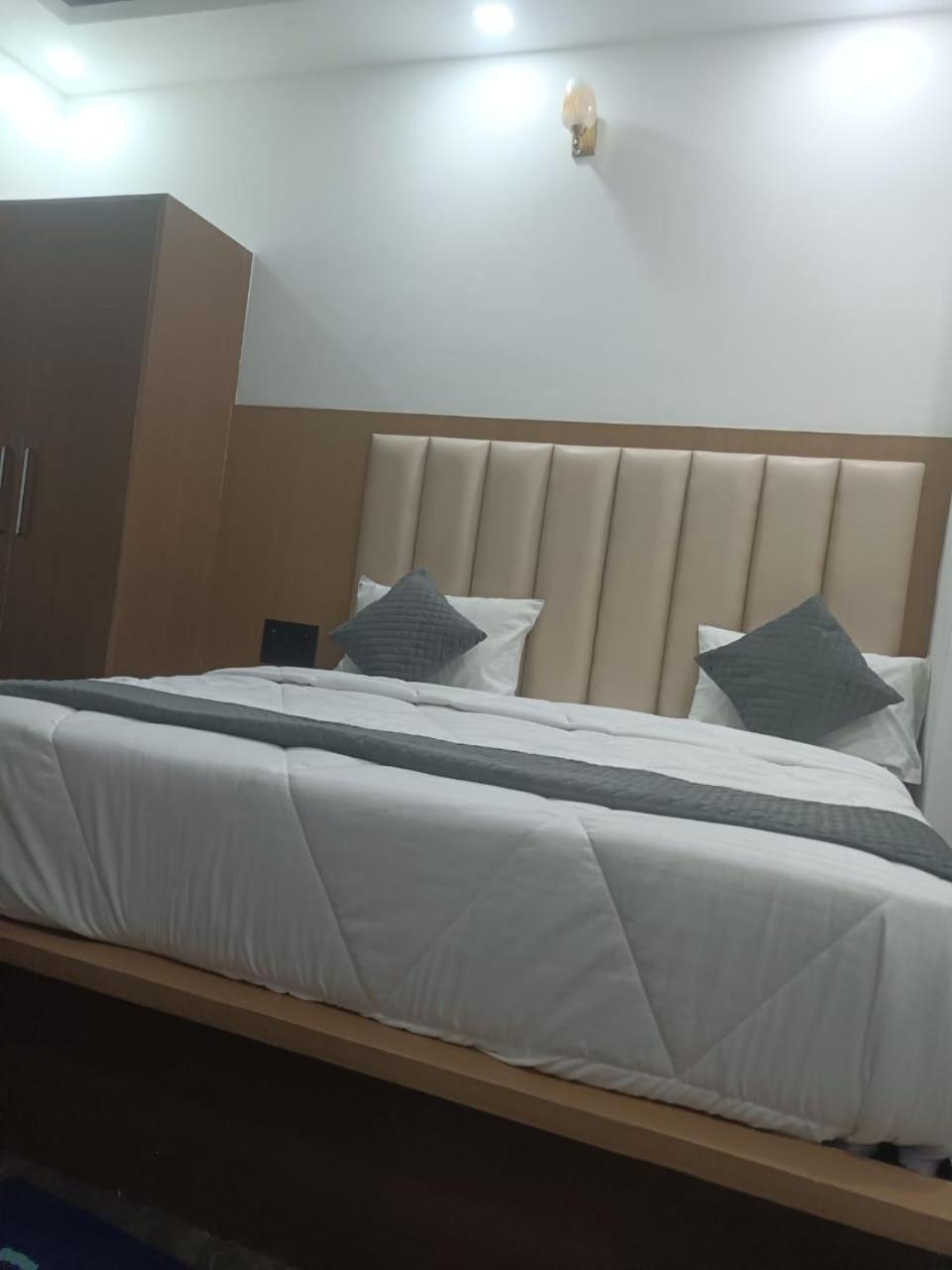 אגרה Hotel Whitehouse Ac Family Room מראה חיצוני תמונה
