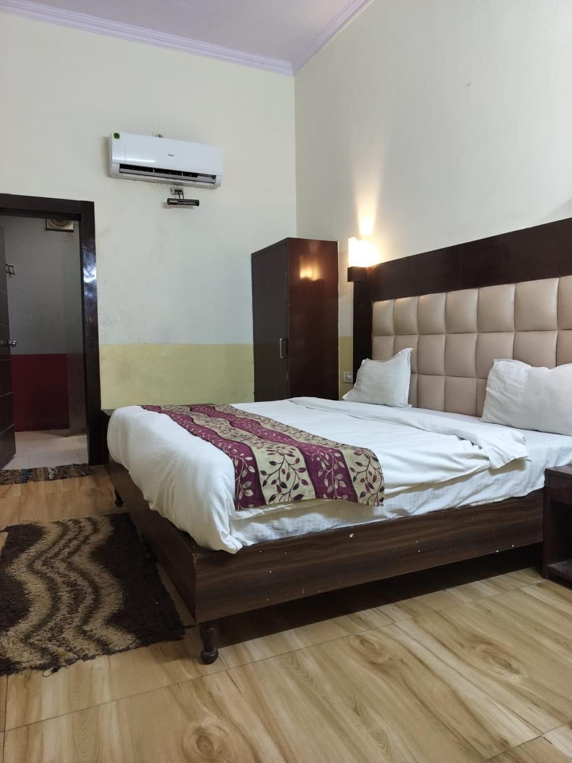 אגרה Hotel Whitehouse Ac Family Room מראה חיצוני תמונה